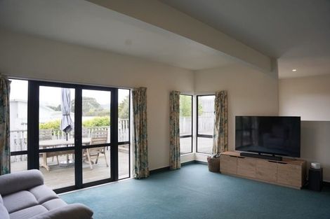 Photo of property in 31 Lanyon Place, Whitby, Porirua, 5024
