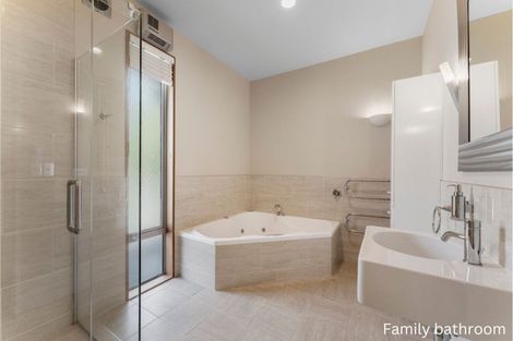 Photo of property in 5 Cameron Drive, Acacia Bay, Taupo, 3385