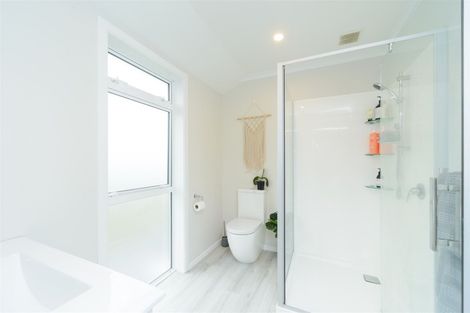 Photo of property in 132 Johnstone Drive, Fitzherbert, Palmerston North, 4410