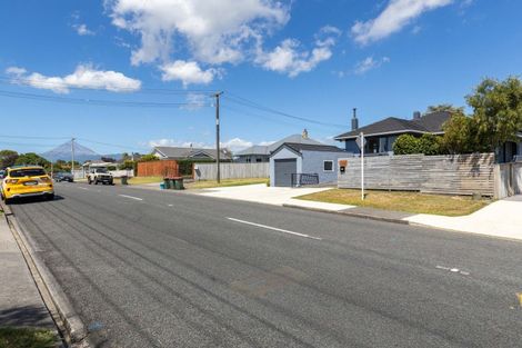 Photo of property in 110 Seaview Road, Westown, New Plymouth, 4310