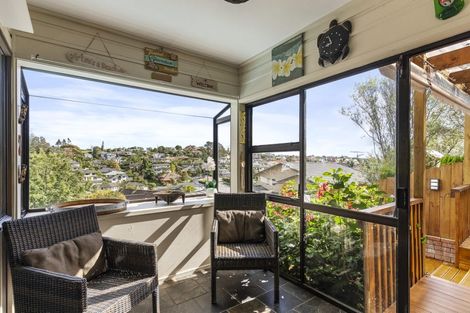 Photo of property in 2/15 Eastwood Rise, Browns Bay, Auckland, 0630