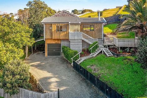 Photo of property in 15 Empressa Heights, Helensville, 0800
