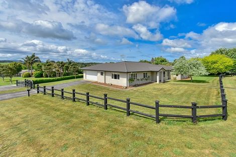Photo of property in 1 Frank Knight Place, Waiuku, 2123