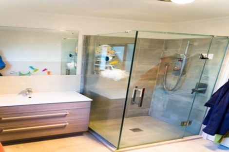 Photo of property in 9 Kura Place, Torbay, Auckland, 0630