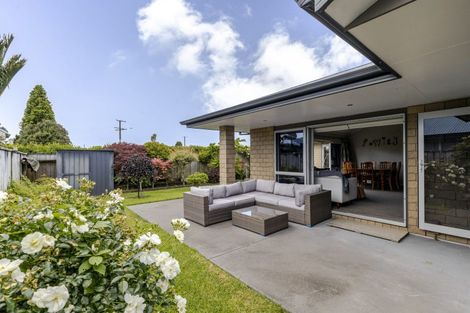 Photo of property in 2 Oakwood Drive, Highlands Park, New Plymouth, 4312