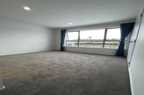 Photo of property in 2/10 Vinifera Place, Fairview Heights, Auckland, 0632