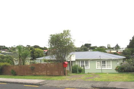 Photo of property in 4 Heather Place, Sunnynook, Auckland, 0620