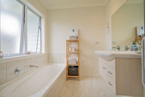 Photo of property in 3 Mermaid Place, Whitianga, 3510