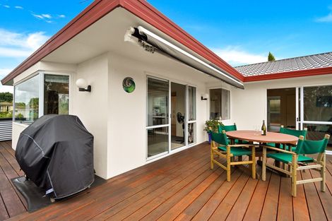 Photo of property in 14 Ebony Place, Massey, Auckland, 0614