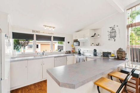 Photo of property in 10 Clendon Place, Manurewa, Auckland, 2102