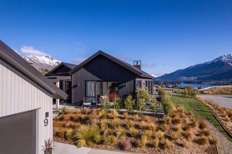 Photo of property in 9 Red Deer Rise, Kelvin Heights, Queenstown, 9300