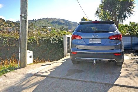 Photo of property in 126 Creswick Terrace, Northland, Wellington, 6012