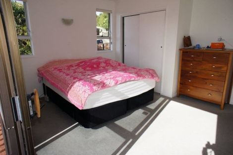 Photo of property in 4 Malmo Place, Massey, Auckland, 0614