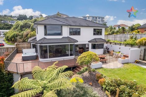 Photo of property in 9 Oceanview Terrace, Tirohanga, Lower Hutt, 5010