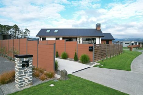 Photo of property in 26 Phoenix Palms Grove, Levin, 5510