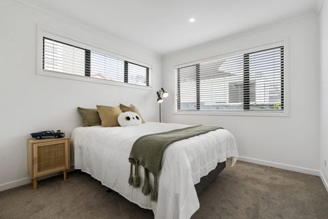 Photo of property in 562a Beach Road, Rothesay Bay, Auckland, 0630