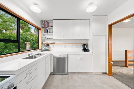 Photo of property in 433 Cashmere Road, Westmorland, Christchurch, 8025