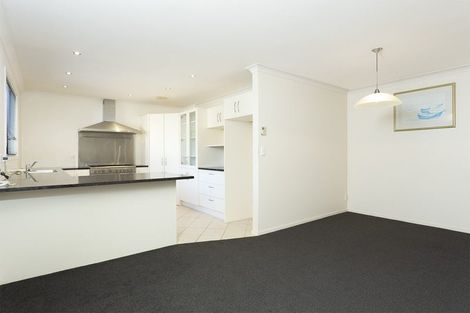Photo of property in 4 Cliff View Drive, Green Bay, Auckland, 0604