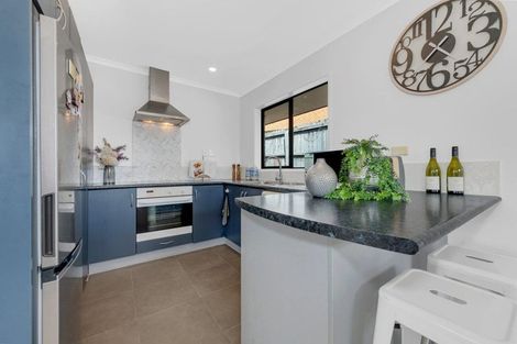 Photo of property in 4 Bokeen Lane, Flat Bush, Auckland, 2019