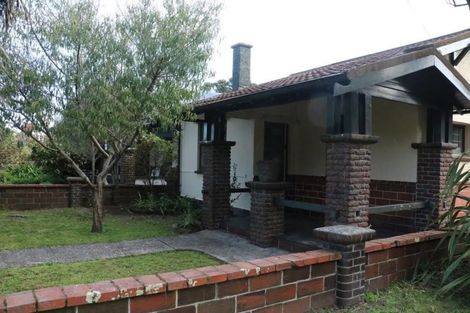 Photo of property in 16 Hinau Street, Eastbourne, Lower Hutt, 5013