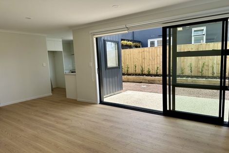 Photo of property in 1090a Great North Road, Point Chevalier, Auckland, 1022