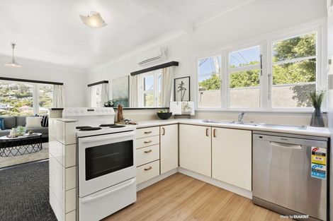 Photo of property in 122 The Parade, Island Bay, Wellington, 6023