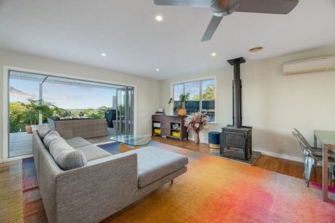 Photo of property in 20 Raroa Terrace, Waiatarua, Auckland, 0604