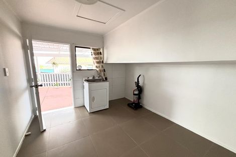 Photo of property in 1/13 Gwenand Place, Botany Downs, Auckland, 2010