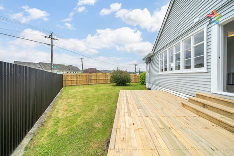 Photo of property in 43 Benge Crescent, Naenae, Lower Hutt, 5011