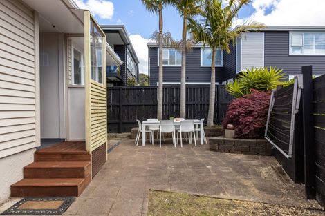 Photo of property in 1/45 Seine Road, Forrest Hill, Auckland, 0620