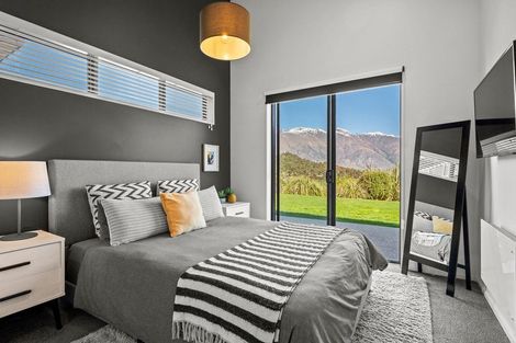 Photo of property in 13 Fantail Lane, Mount Creighton, Queenstown, 9371