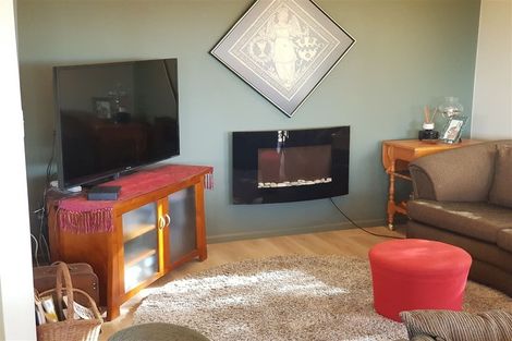 Photo of property in 2/9 Cashmere Place, Glenfield, Auckland, 0629