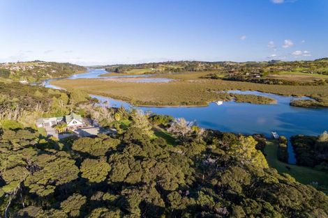 Photo of property in 12 Chenery Road, Red Beach, 0932