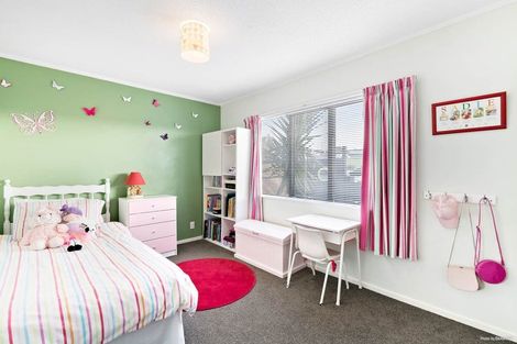 Photo of property in 15a Ngahere Views, Orewa, 0931