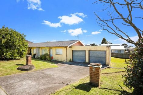 Photo of property in 2 Paton Avenue, Te Atatu South, Auckland, 0610
