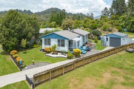 Photo of property in 124 Mckellar Place, Whangamata, 3620