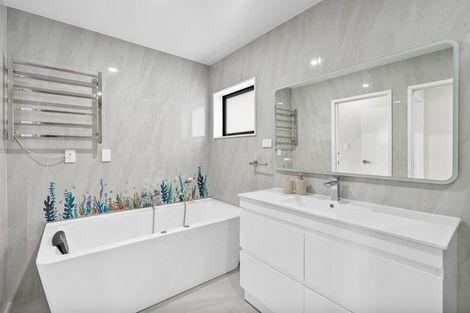 Photo of property in 4 Tawapou Close, Massey, Auckland, 0614