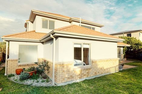 Photo of property in 17 Pendennis Point, Camborne, Porirua, 5026