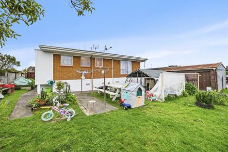 Photo of property in 2/39 Blacklock Avenue, Henderson, Auckland, 0612