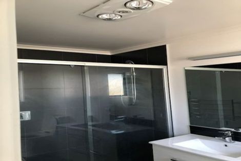 Photo of property in 4 James Elliot Way, Pokeno, 2402