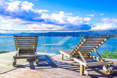 Photo of property in 116 Nevay Road, Karaka Bays, Wellington, 6022