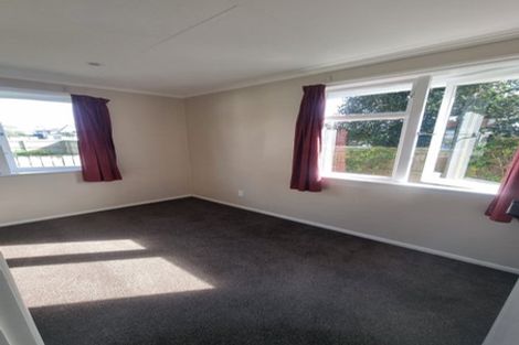 Photo of property in 1/204 Beach Haven Road, Beach Haven, Auckland, 0626