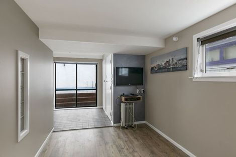 Photo of property in 19 Kingston Heights Road, Kingston, Wellington, 6021