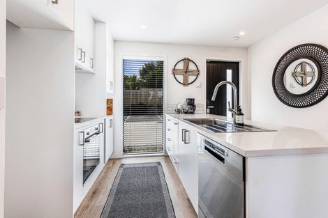 Photo of property in 4/35 Garadice Road, Rothesay Bay, Auckland, 0630