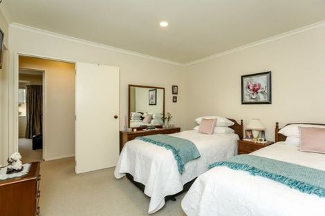 Photo of property in 12 Kawaroa Close, New Plymouth, 4310