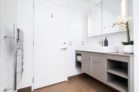 Photo of property in 305/7 Humber Street, Pandora, Napier, 4110