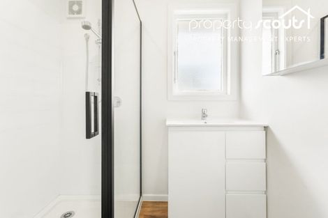 Photo of property in 16 Serjeant Street, Henderson, Auckland, 0612