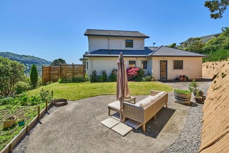 Photo of property in 122 Woodman Drive, Tawa, Wellington, 5028