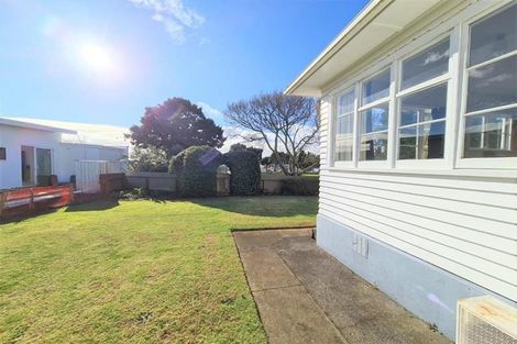 Photo of property in 9d Paynters Avenue, Strandon, New Plymouth, 4312