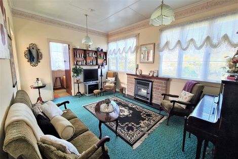 Photo of property in 163 Tasman Street, Opunake, 4616